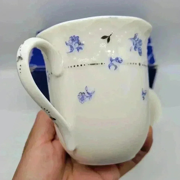 NEW Set of 2 JUNKO SHIMADA Coffee Mug Blue & White Floral Silver Leaf Signed - Picture 5 of 11